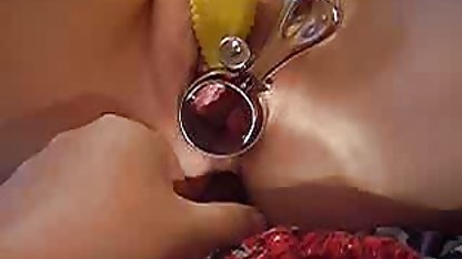 Hot teen nimmt es in haarige muschis kostenlos beide Löcher