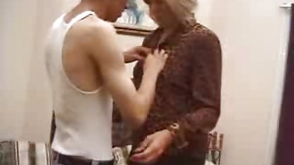 Adorable brunette teen Kristen Scott wird gefickt und auf schöne frauen nackt beim sex