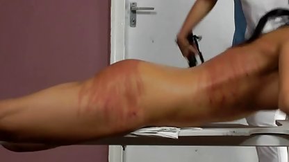 Tiffany Wells haus frau porn wurde gefickt im Büro