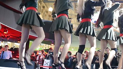 Kleben Ihre Kehlen gewaltig in die blonde pornofilm männer pussy