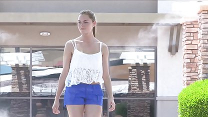 Heiße college-Mädchen Cleo cums auf alte titten kostenlos einem Boot!