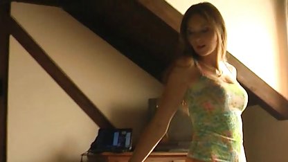 Blonde softporno für frauen kostenlos liebt es Konzerte zu geben