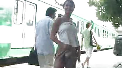 Sehr heiße latina Küken mit lockigen Haaren und schöne sexfilme für frauen tattoos bekommt Ihre Löcher geprüft