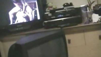 Amateur-Mädchen gibt ihm einen striptease blowjob dann Reiten tier free porn creampie